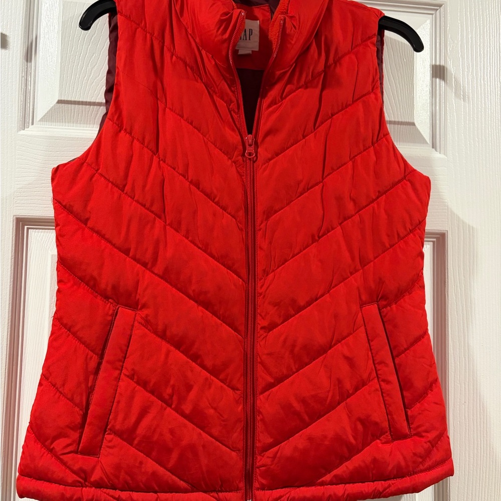 GAP Women's Vibrant Red Quilted Vest